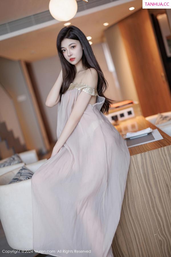   [XiuRen]高清写真图 2024.11.11 No.9426 初梦瑶 美腿性感第19张图片